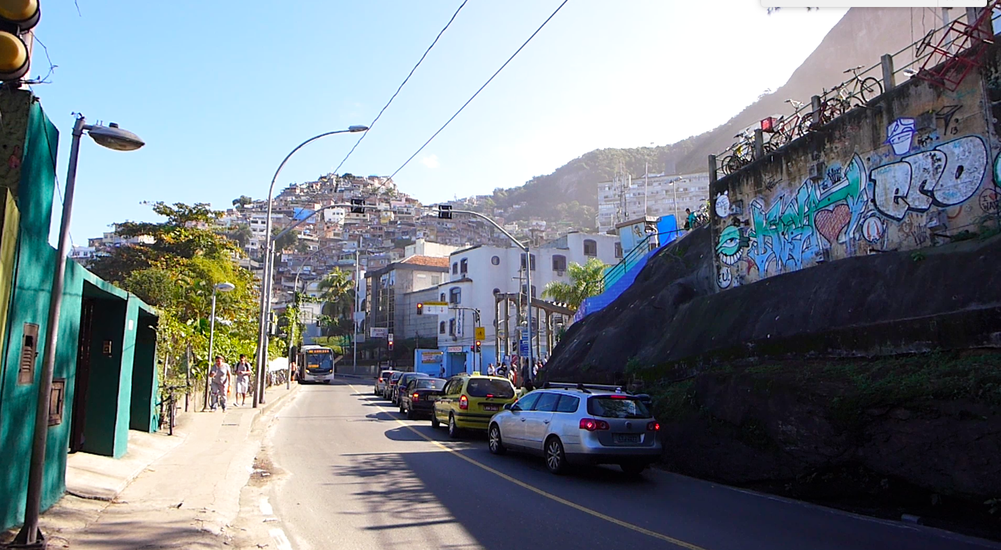 Photo: View of Vidigal from Niemeyer Avenue. The main entrance is on the right by the stoplights.